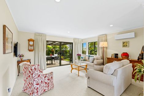 Photo of property in 16 The Grove, Red Beach, 0932