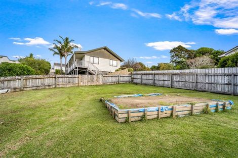 Photo of property in 53 Elliston Crescent, Stanmore Bay, Whangaparaoa, 0932