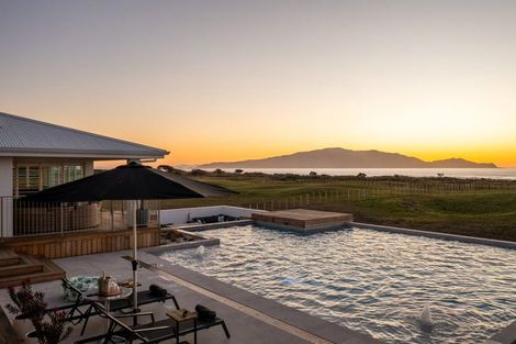 Photo of property in 87 Rutherford Drive, Waikanae Beach, Waikanae, 5036