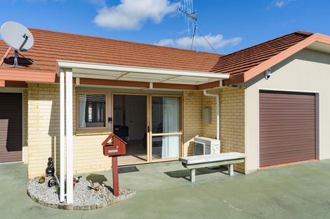 Photo of property in 8 Foxtail Fern, Kelvin Grove, Palmerston North, 4414