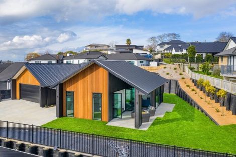 Photo of property in 8 Rose Berry Crescent, Flagstaff, Hamilton, 3210