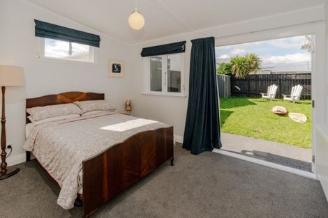 Photo of property in 187 Onepu Road, Lyall Bay, Wellington, 6022