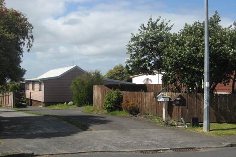 Photo of property in 2/21 Rukumoana Place, Clendon Park, Auckland, 2103