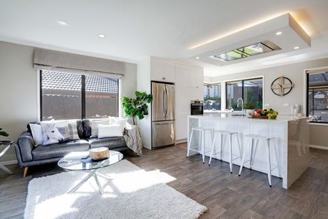 Photo of property in 27 Nimstedt Avenue, Oteha, Auckland, 0632