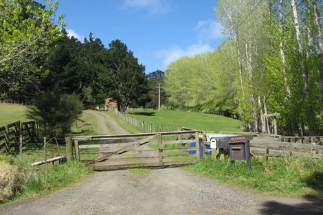 Photo of property in 122b Bethells Road, Waitakere, Henderson, 0781