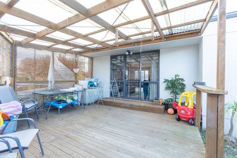 Photo of property in 35 Dalfield Place, Highbury, Palmerston North, 4412