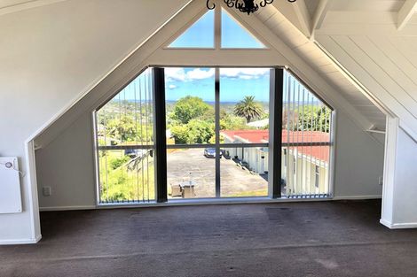 Photo of property in 30 Windy Ridge Road, Glenfield, Auckland, 0629