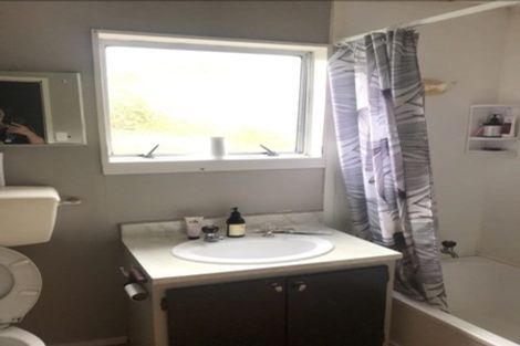 Photo of property in 32a Cheltenham Terrace, Newlands, Wellington, 6037