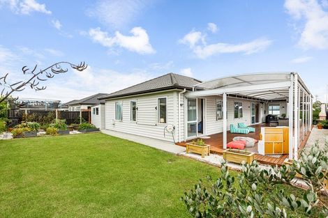 Photo of property in 9 Walter Ruddock Avenue, Kumeu, 0810