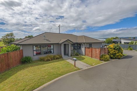 Photo of property in 2 Angelina Way, Kelvin Grove, Palmerston North, 4414