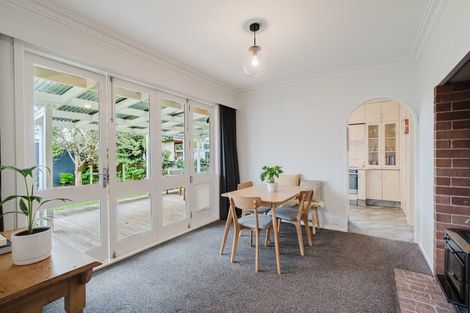 Photo of property in 16 Kensington Place, Fairfield, Hamilton, 3214
