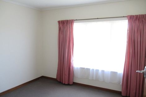 Photo of property in 82 Ocean View Road, Northcote, Auckland, 0627