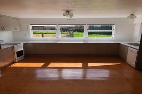 Photo of property in 15 Ellesmere Crescent, Pakuranga Heights, Auckland, 2010