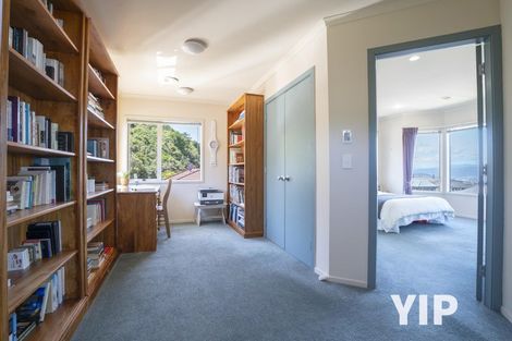 Photo of property in 16 Domett Street, Newlands, Wellington, 6037