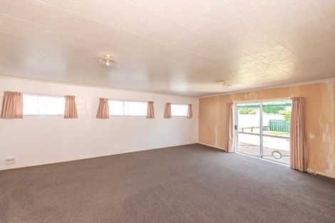 Photo of property in 2 Kotuku Street, Castlecliff, Whanganui, 4501