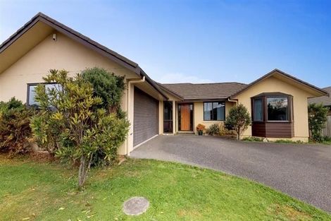 Photo of property in 19 Johnstone Drive, Fitzherbert, Palmerston North, 4410