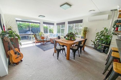 Photo of property in 2 Rakino Place, Awapuni, Palmerston North, 4412