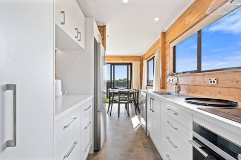 Photo of property in 65 Queens Road, Waikanae Beach, Waikanae, 5036