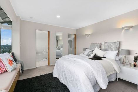 Photo of property in 18 Savoy Road, Orewa, 0931