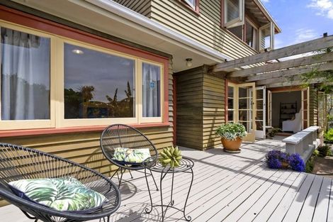 Photo of property in 19a Old Lake Road, Narrow Neck, Auckland, 0624