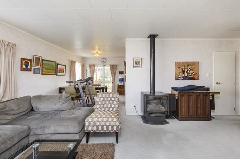 Photo of property in 38 Dalfield Place, Highbury, Palmerston North, 4412