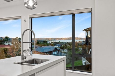 Photo of property in 26a Bernleigh Terrace, West Harbour, Auckland, 0618