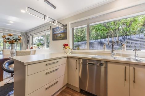 Photo of property in 118 Milton Terrace, Picton, 7220