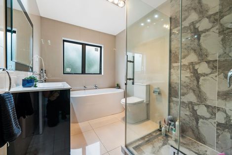 Photo of property in 61a Awaroa Road, Sunnyvale, Auckland, 0612