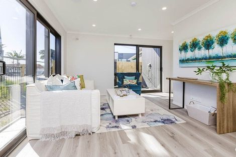 Photo of property in 4/100 Seymour Road, Sunnyvale, Auckland, 0612