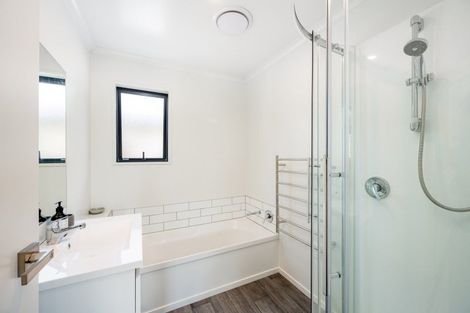 Photo of property in 8 Kingfisher Crescent, Albert Town, Wanaka, 9305