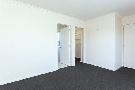Photo of property in 4 Cliff View Drive, Green Bay, Auckland, 0604