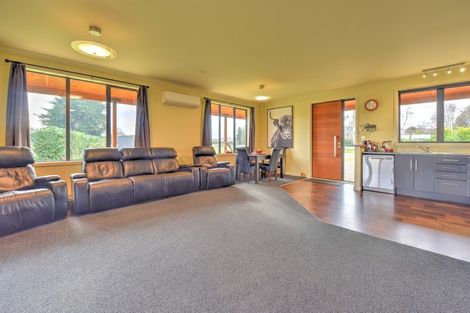 Photo of property in 176 Seaward Road, Edendale, 9825