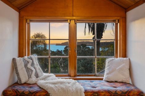 Photo of property in 5 Queen Street, Northcote Point, Auckland, 0627