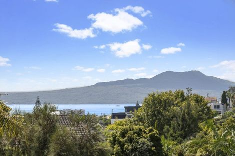 Photo of property in 13 Prestige Place, Castor Bay, Auckland, 0620
