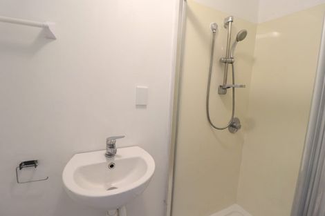 Photo of property in 4 Teviot Place, Totara Vale, Auckland, 0629