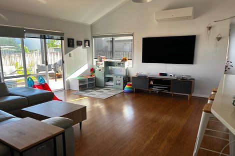 Photo of property in 10b De Quincey Terrace, Highland Park, Auckland, 2010