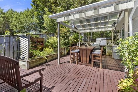 Photo of property in 15 Somerville Terrace, Tawa, Wellington, 5028