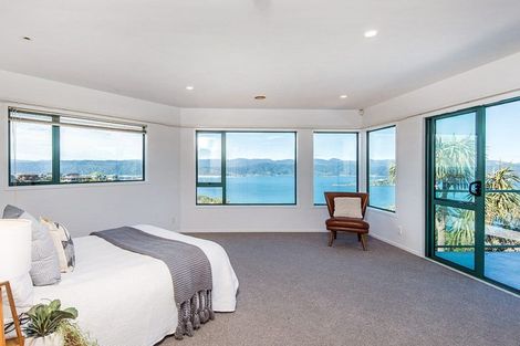 Photo of property in 44 Dress Circle, Newlands, Wellington, 6037