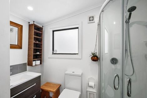 Photo of property in 28a Te Moau Avenue, Parakai, 0830
