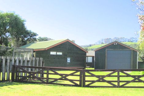 Photo of property in 30 Hardy Place, Cooks Beach, Whitianga, 3591