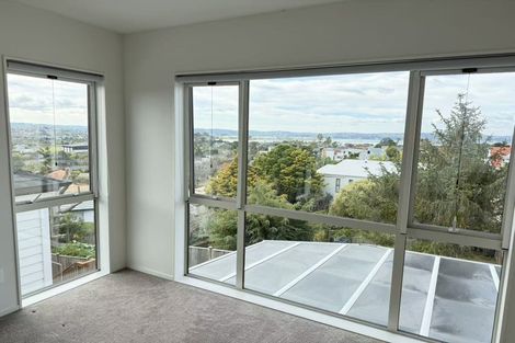 Photo of property in 142b Luckens Road, West Harbour, Auckland, 0618
