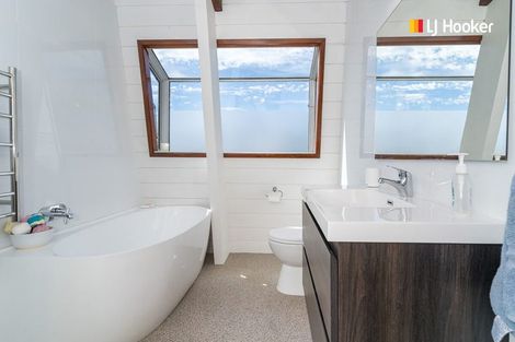 Photo of property in 4 Barling Street, Macandrew Bay, Dunedin, 9014