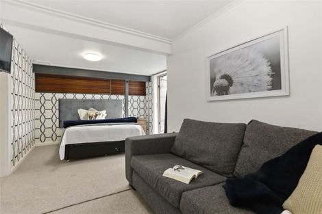 Photo of property in 43 Knightsbridge Drive, Forrest Hill, Auckland, 0620