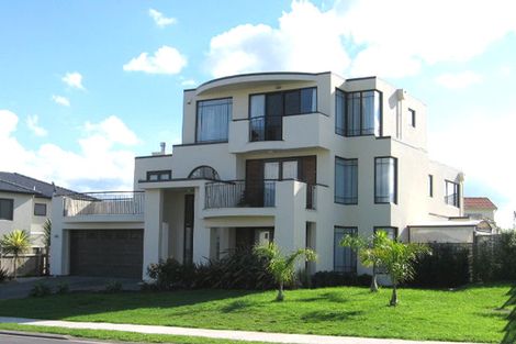 Photo of property in 32 Waimanu Bay Drive, Te Atatu Peninsula, Auckland, 0610