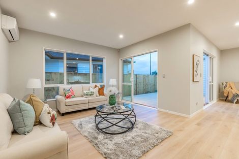 Photo of property in 17 Konoba Avenue, Kumeu, 0810