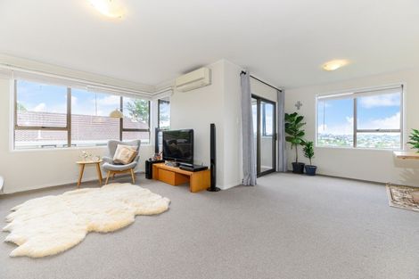 Photo of property in 59 Sunset Road, Totara Vale, Auckland, 0632
