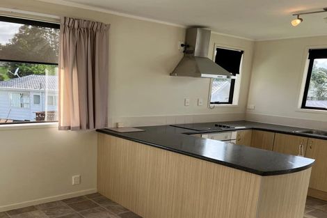 Photo of property in 1/8 Louise Place, West Harbour, Auckland, 0618