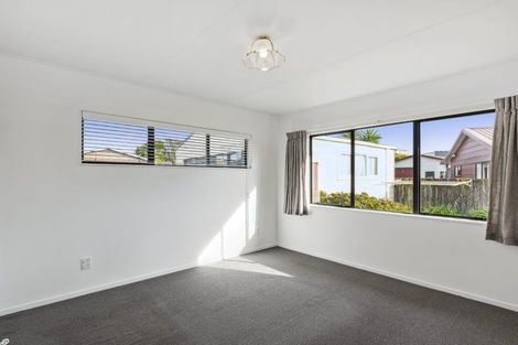 Photo of property in 99 Queens Road, Waikanae Beach, Waikanae, 5036