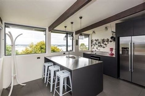Photo of property in 65 Cannon Hill Crescent, Mount Pleasant, Christchurch, 8081