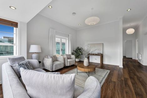 Photo of property in 15 Wallath Road, Westown, New Plymouth, 4310